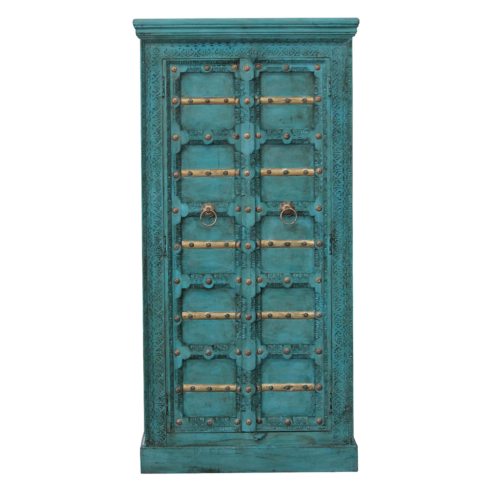Holzschrank aus Mangoholz in Türkis mit Ornamenten, goldfarbenen Zierleisten und zwei Türen von vorn.