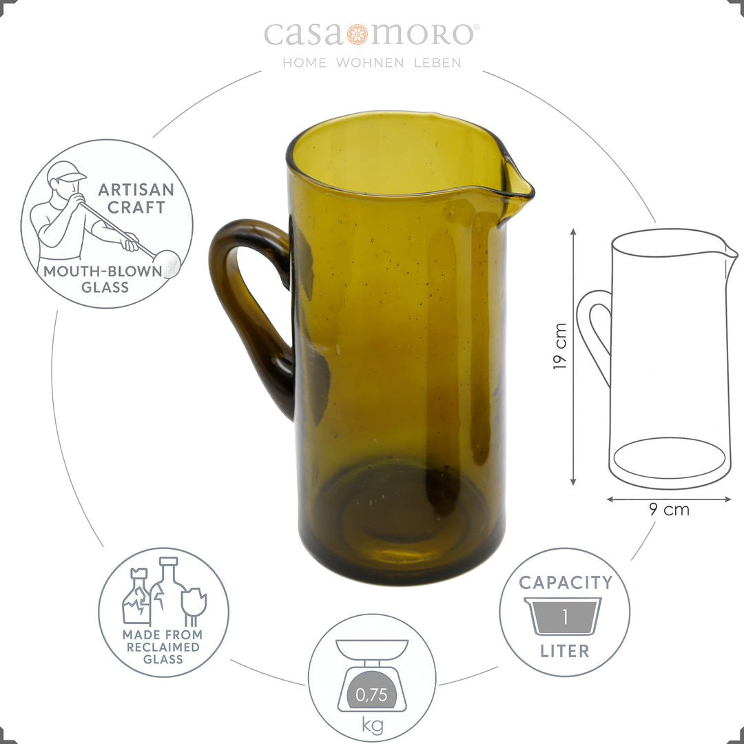Karaffe mit 1 Liter Volumen aus aufbereitetem Glas, mit geschwungenem Henkel